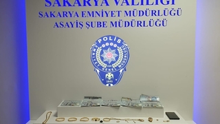 1 kilo altınını dolandırıcılara kaptırdı, polis yakaladı