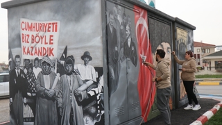 100. yıl coşkusunu trafoya yansıttılar