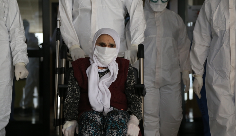 101 yaşında koronayı yendi