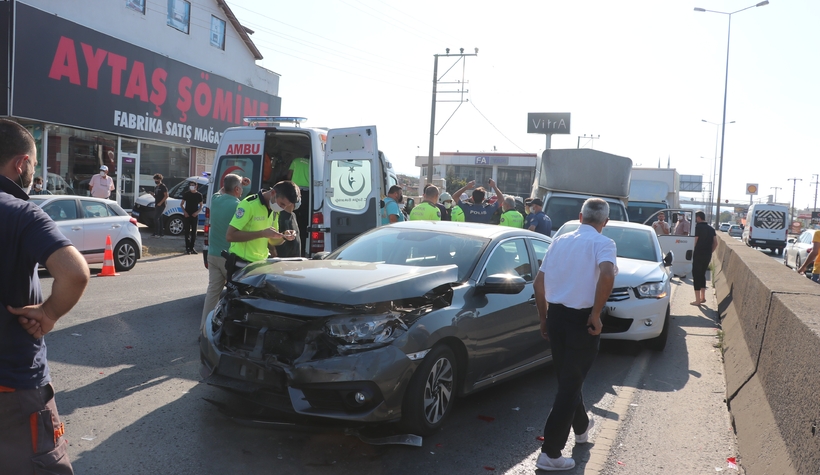 11 araç birbirine girdi: 3 yaralı