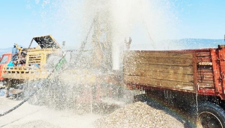 110 metrede 20 bin kişilik su kaynağına ulaşıldı