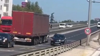 12 kilometre geri geri gitti, araçları solladı