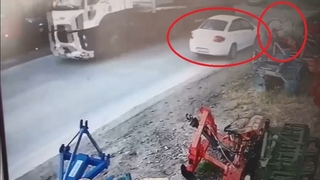 12 tonluk metal rulo yola düştü, faciadan dönüldü