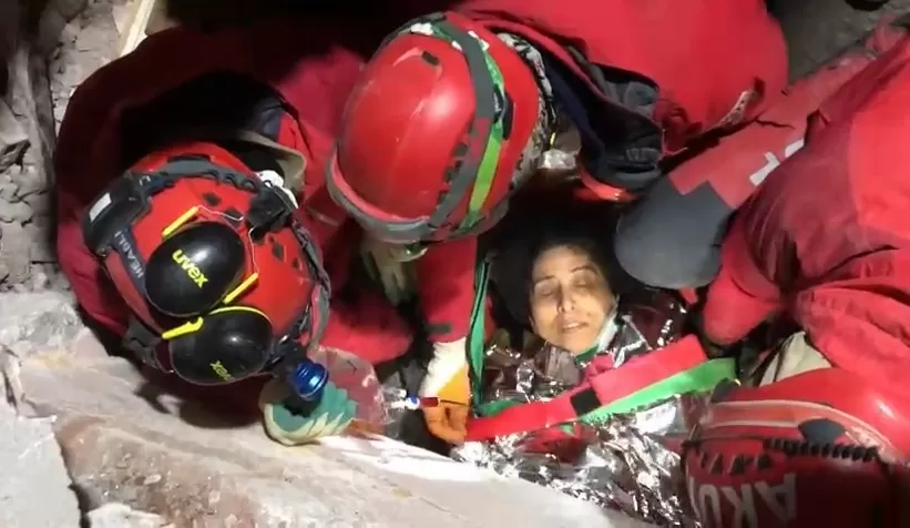 122 saat sonra enkazdan sağ kurtarıldı