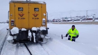 13 bin 22 kilometrelik demir yolunda 'kar' alarmı