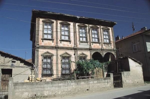 130 yıllık ev açık artırmayla satılıyor