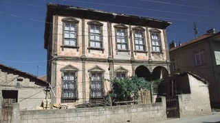 130 yıllık ev açık artırmayla satılıyor
