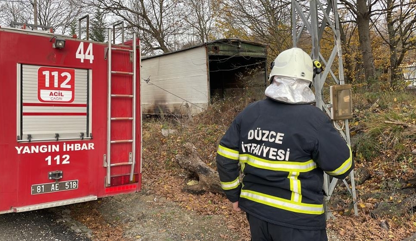132 kilometreyi bulan lodos evlerin çatılarını uçurdu