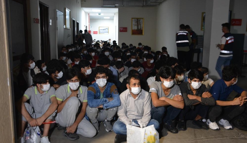 136 düzensiz göçmen ülkesine gönderildi