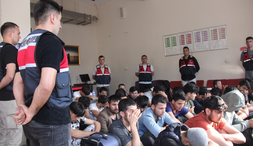 138 düzensiz göçmen sınır dışı ediliyor