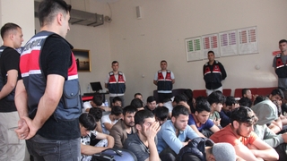 138 düzensiz göçmen sınır dışı ediliyor