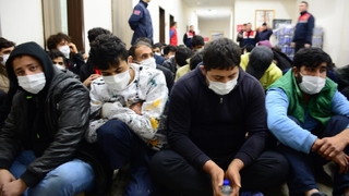 14 düzensiz göçmen sınır dışı edildi