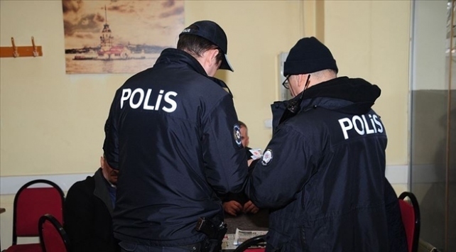 15 kişi Kahvede oyun oynarken yakalandı