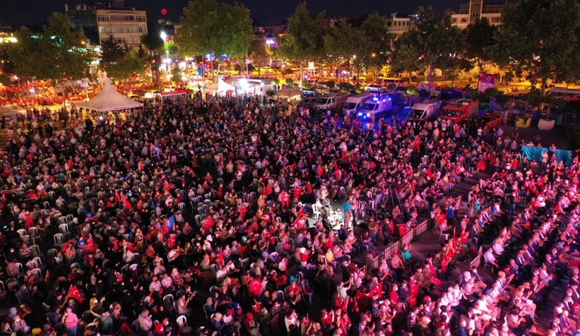 15 Temmuz’da destan yazan Sakaryalılar meydanı doldurdu