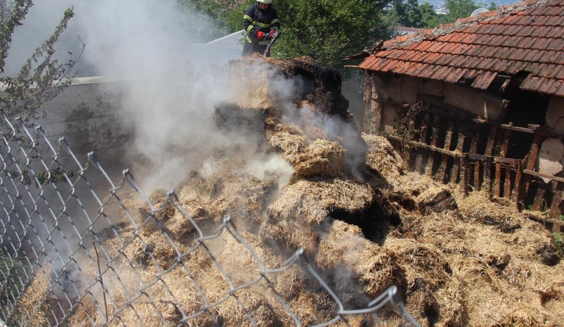 150 saman balyası küle döndü