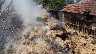 150 saman balyası küle döndü