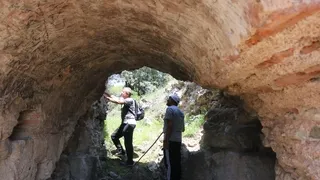 1850 yıllık kale definecilerin meskeni oldu