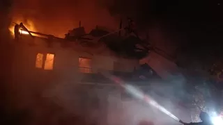 2 katlı ev ve kümes alev alev yandı