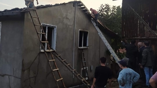 2 katlı evde yangın çıktı