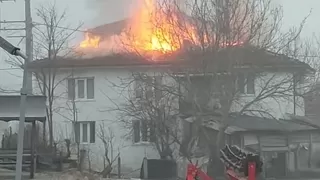 2 katlı  evin çatısında yangın