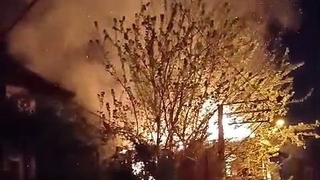 2 katlı metruk ev alev alev yandı