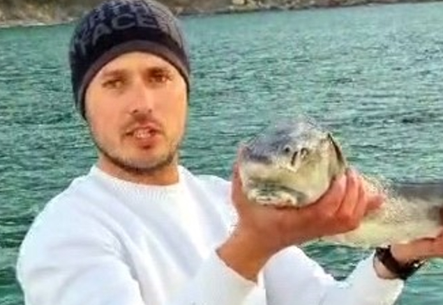 2 milyon TL'lik balığı denize bıraktı