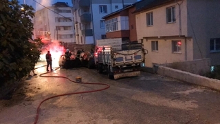 2 otomobil yanarak kül oldu