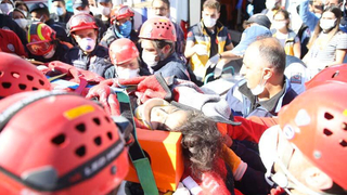 23 saat sonra mucize, anne ve 3 çocuğu kurtarıldı