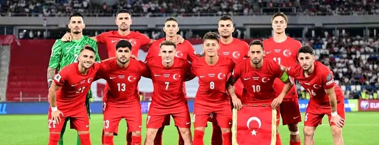 24 yıllık Dünya Kupası hasretini dindiren A Milli Takım'a övgü yağdı.