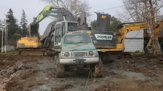 3 kepçe ve cip bataklıktan 6 günde kurtarıldı