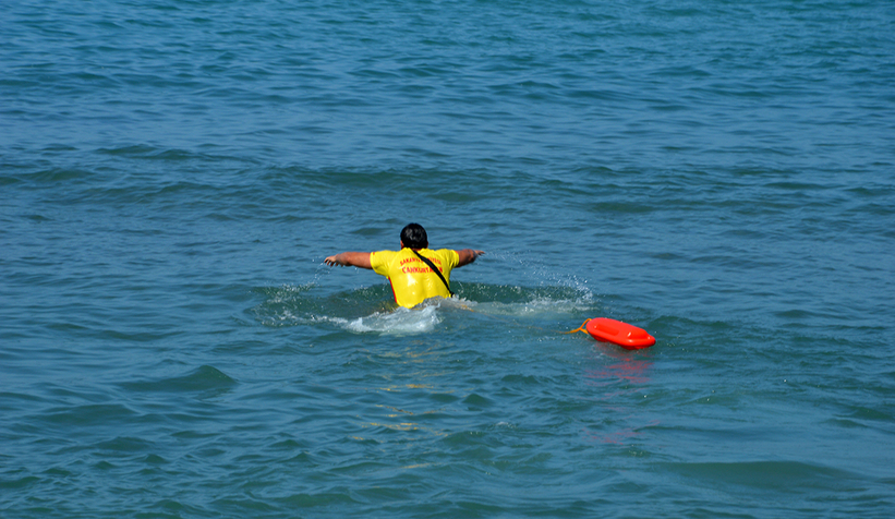3 kişi boğulma tehlikesi geçirdi