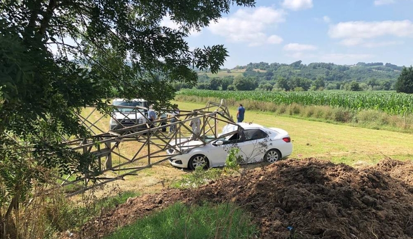 3 tonluk direk otomobilin üzerine devrildi