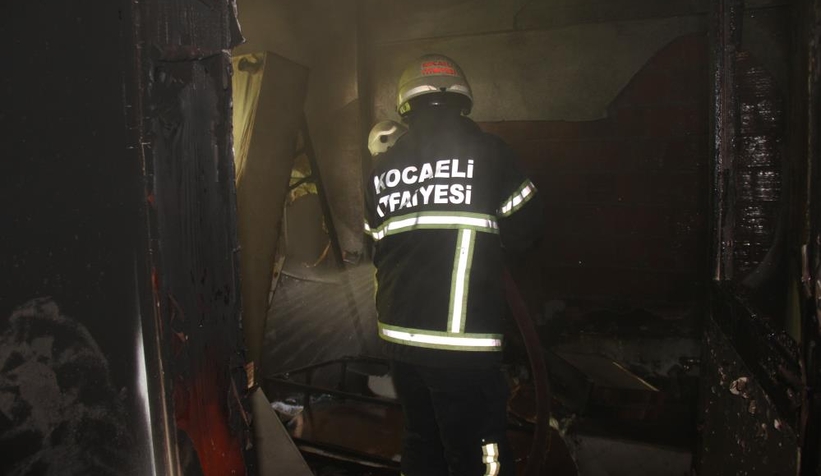 3 yaşındaki çocuğun çakmakla oyunu evi kül etti