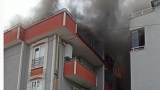 3 yaşındaki çocuk çakmakla oynarken evi yaktı