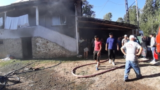 3 yaşlı vatandaş yanan evden kurtarıldı