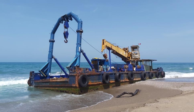 300 ton ağırlığında karaya oturdu!