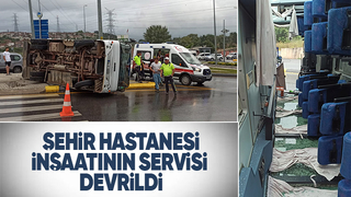 32 Evlerde servis midibüsü devrildi