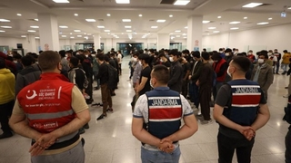 35 düzensiz göçmen sınır dışı edildi