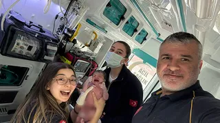 35 yaşındaki kadın evde tek başına doğum yaptı