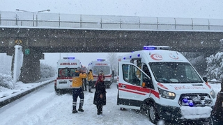 37 aracın birbirine girdiği kazada TEM tek şeritten trafiğe açıldı