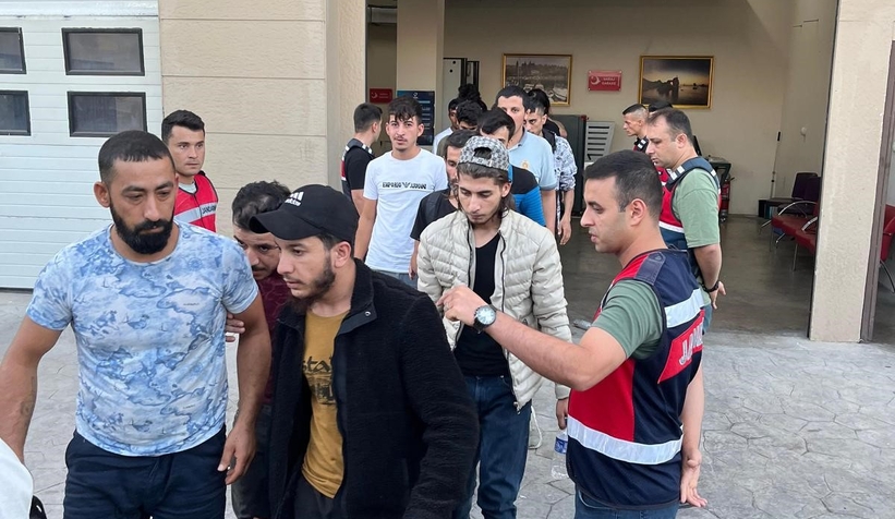 37 düzensiz göçmen sınır dışı edildi
