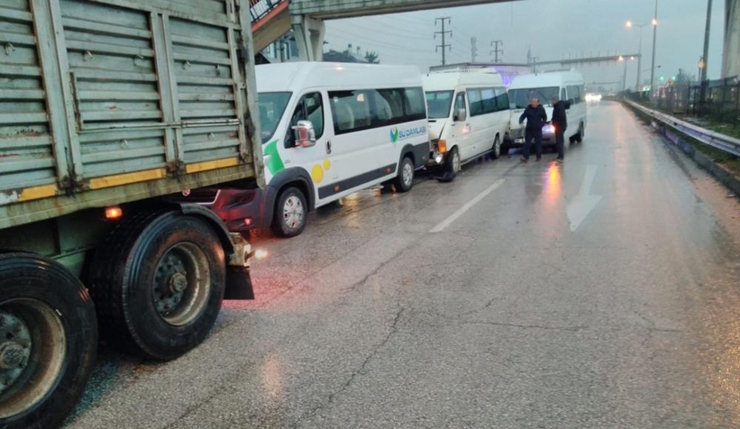 4 aracın karıştığı kazada 10 kişi yaralandı