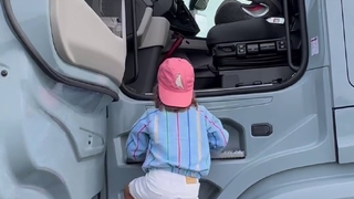 4 yaşındaki Zayn bu kez tır kullandı