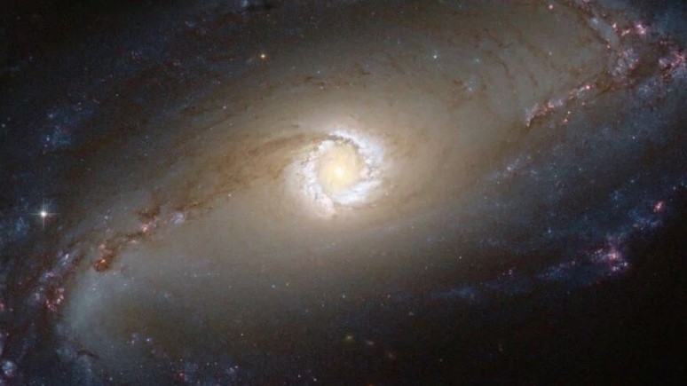 48 milyon ışık yılı uzaklıktaki galaksinin görüntüsünü oluşturdu