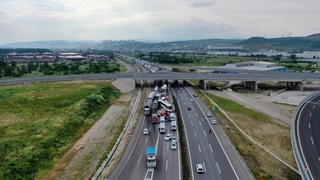 4’ü çocuk 7 kişiyi rehin aldı