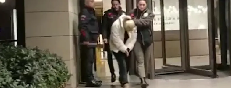 5 kat kar vaadiyle vurgun yapan şüpheliler adliyede