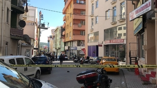 5. kattan düşen genç hayatını kaybetti