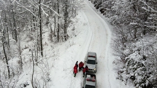 Pamukova'da yaylada mahsur kalan 8 kişi kurtarıldı