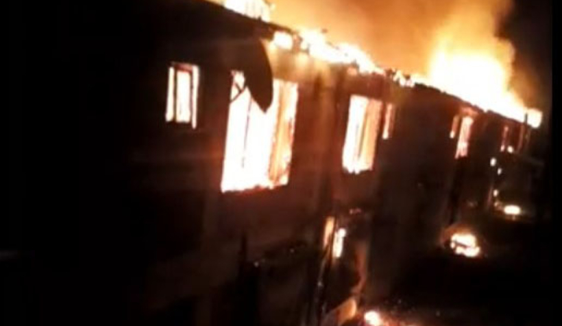 50 binlik kümes alev alev yandı