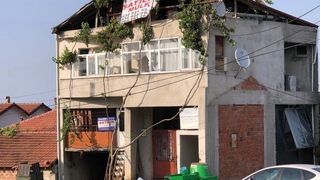 50 senedir yaşadığı evi satılığa çıkardı